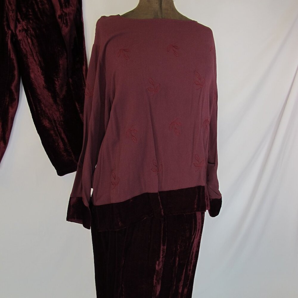 Susan Bristol Software 3-piece purple top, velvet skirt and pants XL/L